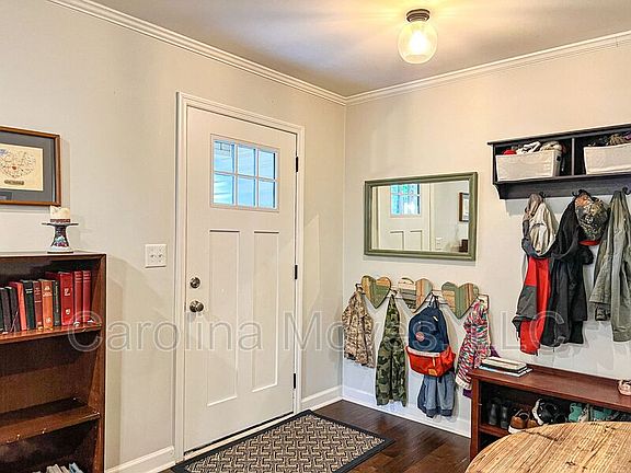 5th image of 219 Crestwood Dr