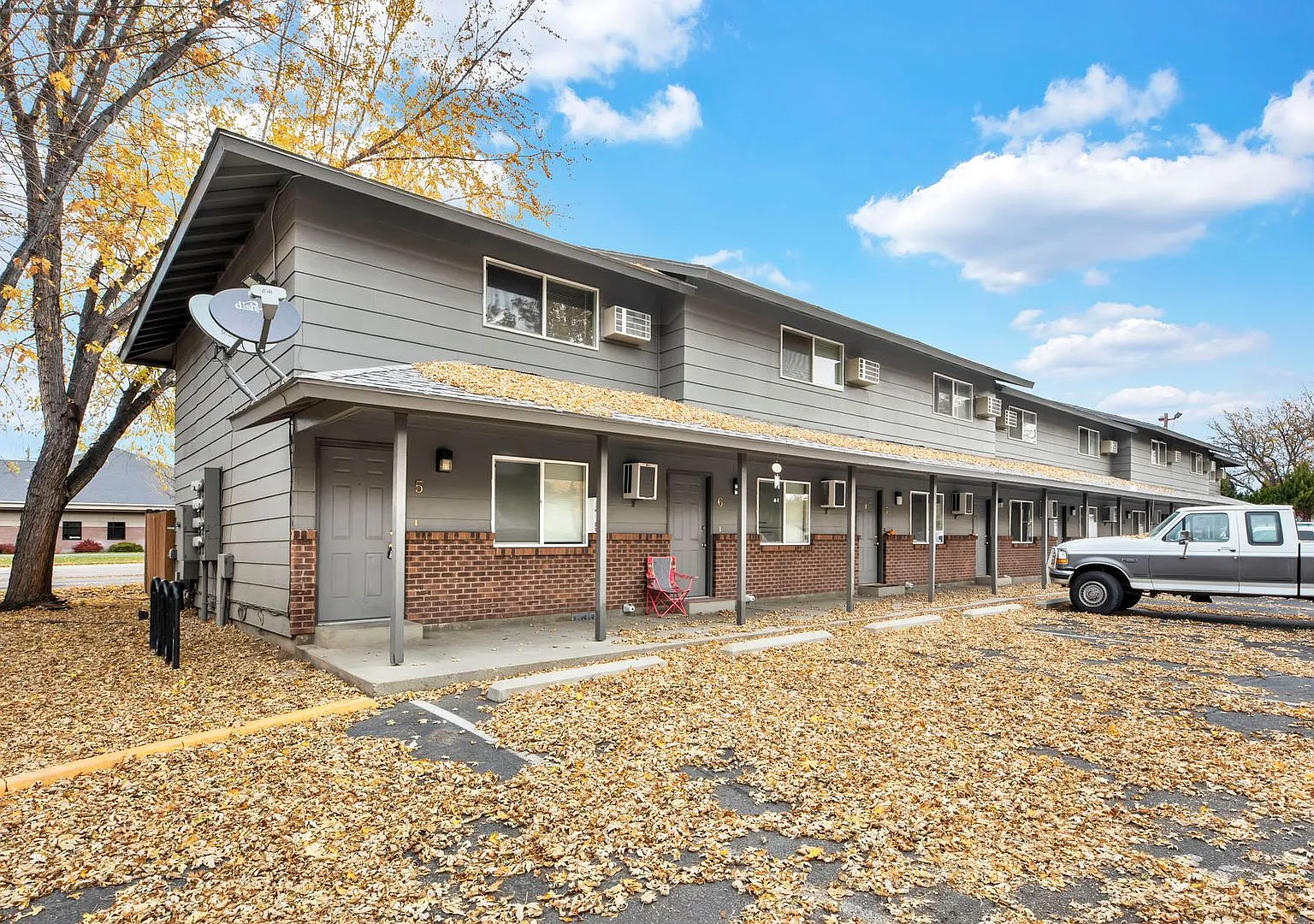Holly Street Apartments — Photo 2