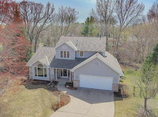 6413 Upper 46th St N, Oakdale, MN 55128