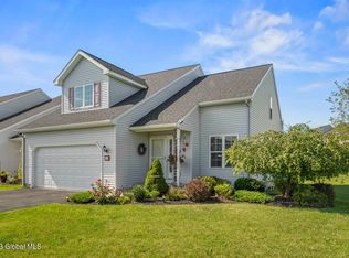 3C Breezy Pointe Dr, Halfmoon, NY 12065