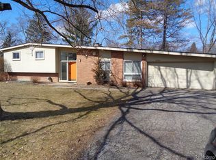 31750 Coronet Dr, Farmington Hills, MI 48334