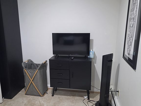 2nd image of 835 Holiday Ct