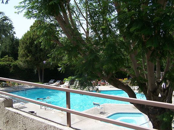 Overlooks Pool/Spa!