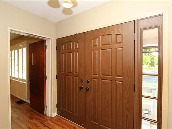 3rd image of 453 Moorewood Cir