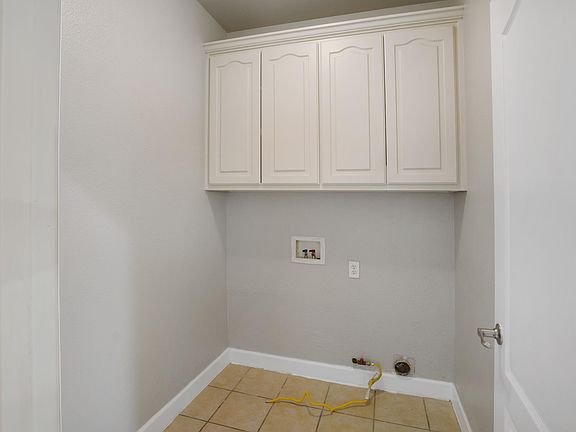 4th image of 613 Jamboree Way