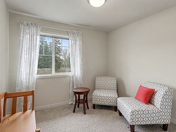 4th image of 13211 97th Avenue E #301