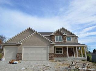 8519 Chaucer Cir E, Bristol, WI 53104