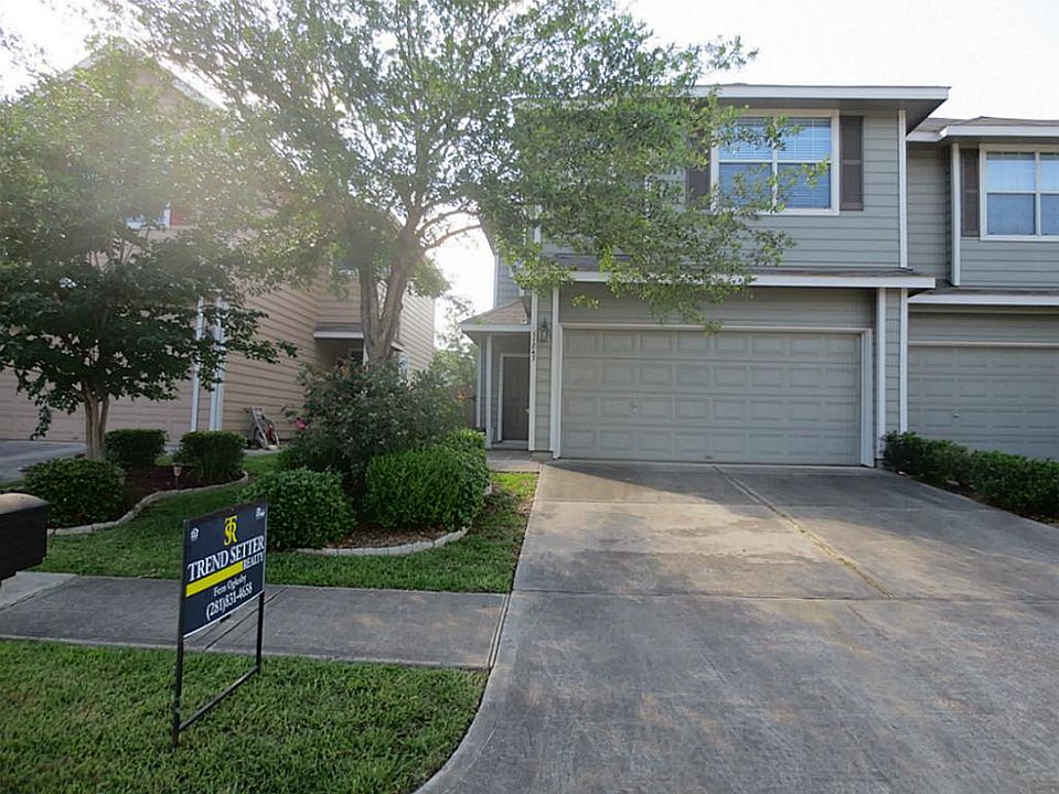 On a green Belt no back neighbors.