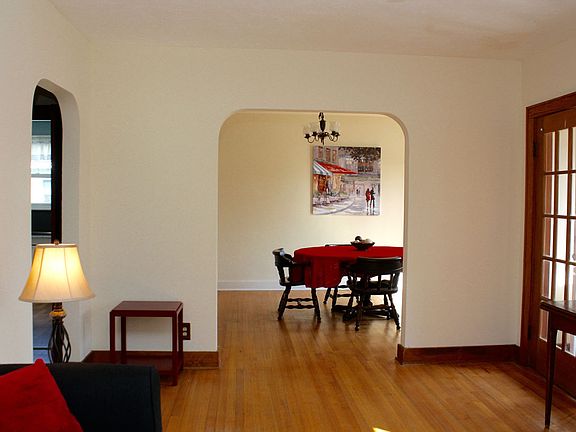 3rd image of 28 Van Buren St