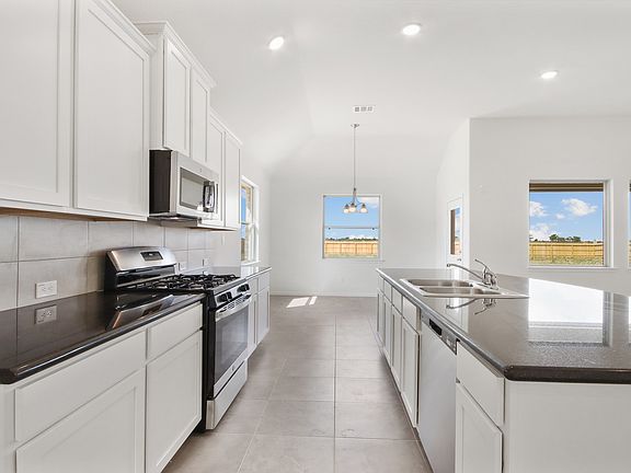 Plenty of counterspace in kitchen