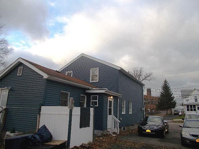 2nd image of 9 Burgess St
