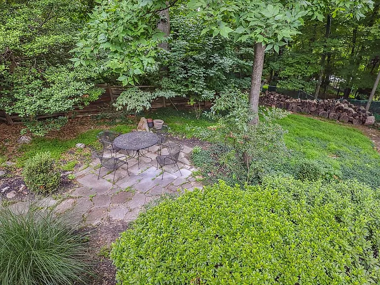 1397 Canterbury Way — Photo 52
