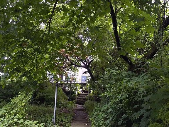 4th image of 130 York Ave