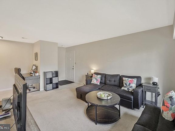 5th image of 9562 Cannoneer Ct APT 203
