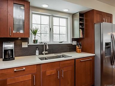 The recently renovated Kitchen features attractive, modern finishes.