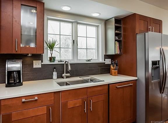 The recently renovated Kitchen features attractive, modern finishes.