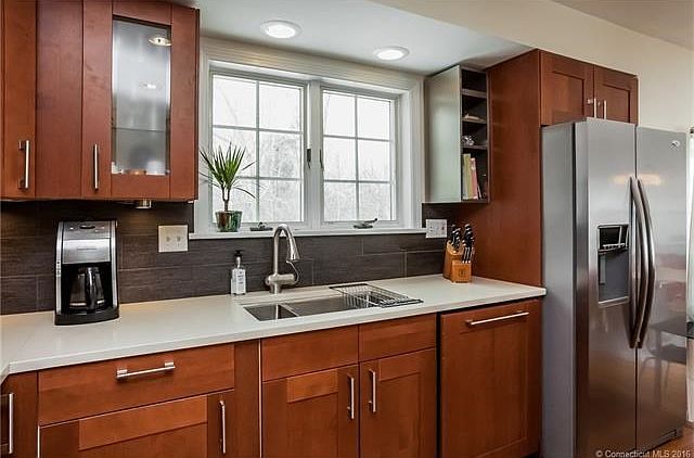 The recently renovated Kitchen features attractive, modern finishes.