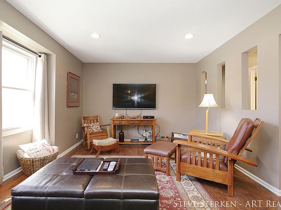 4th image of 651 E Rich Ave