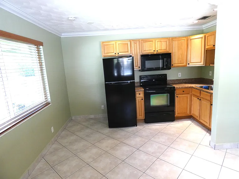 644 NE 16th Ave #1 — Photo 4