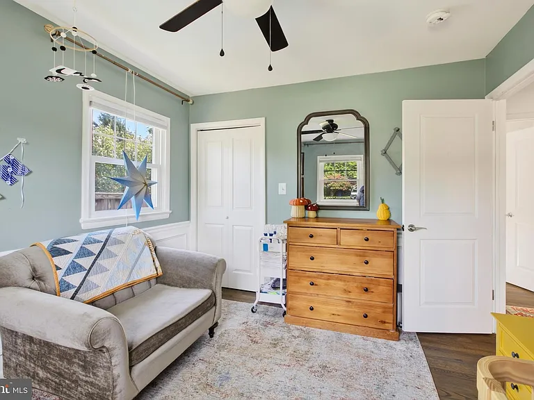 1015 Woods Pl — Photo 18
