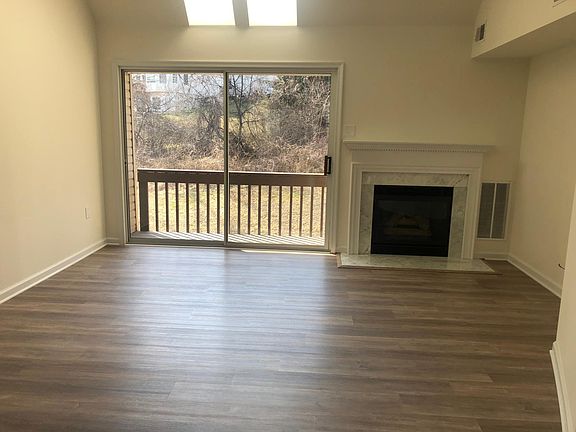 2nd image of 287 Wexford Ct