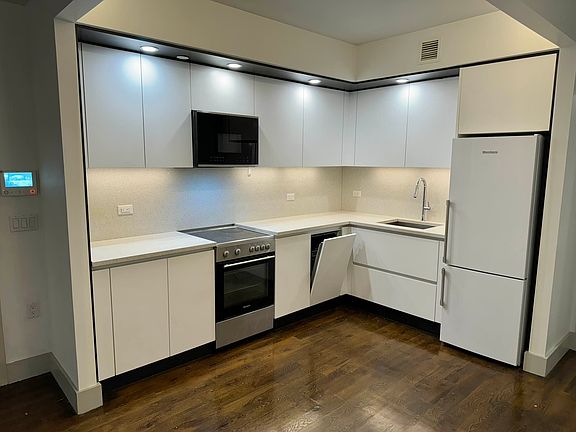 3rd image of 150 Lenox Rd #2D