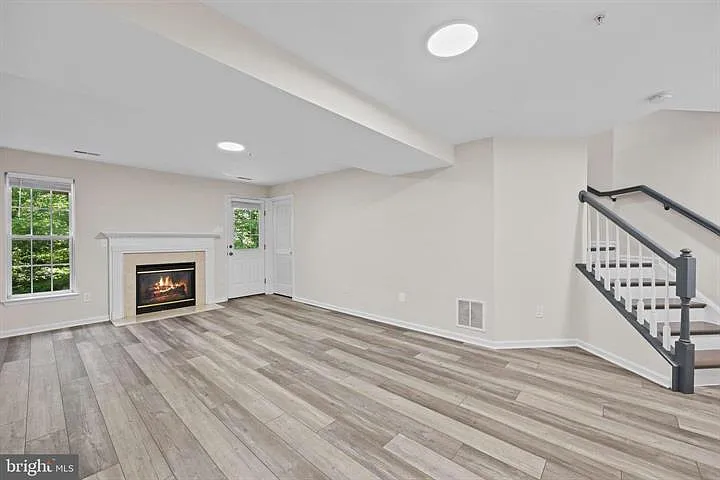 8880 Papillon Dr — Photo 31