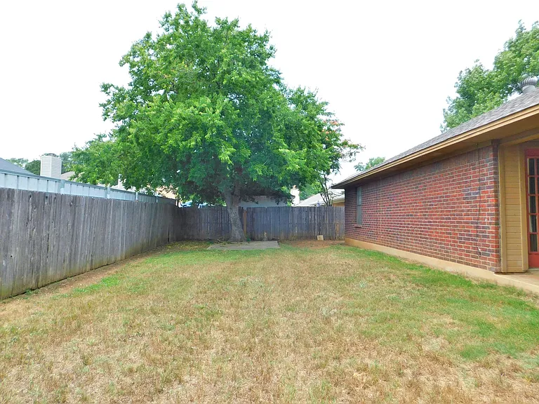 3008 Anysa Ln — Photo 21