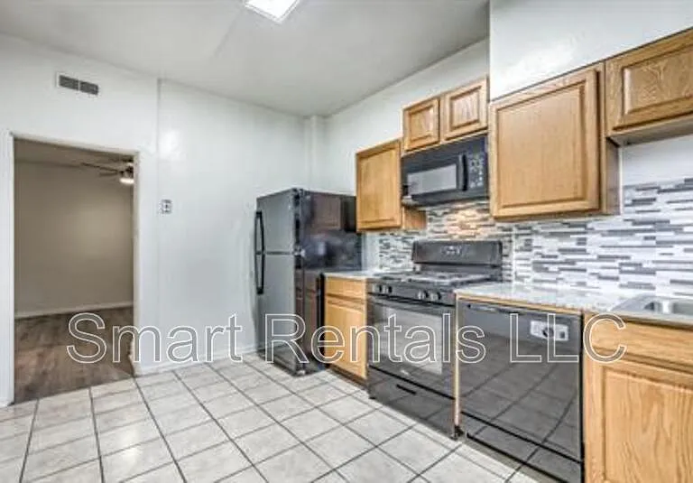1722 Waverly Pl #B1 — Photo 6