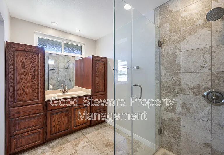 1219 N Van Buren St — Photo 14