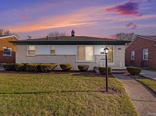 21537 Woodbridge St, Saint Clair Shores, MI 48080