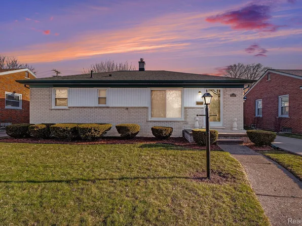 21537 Woodbridge St, Saint Clair Shores, MI 48080