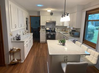 N32W22165 Hill N Dale Cir, Pewaukee, WI 53072