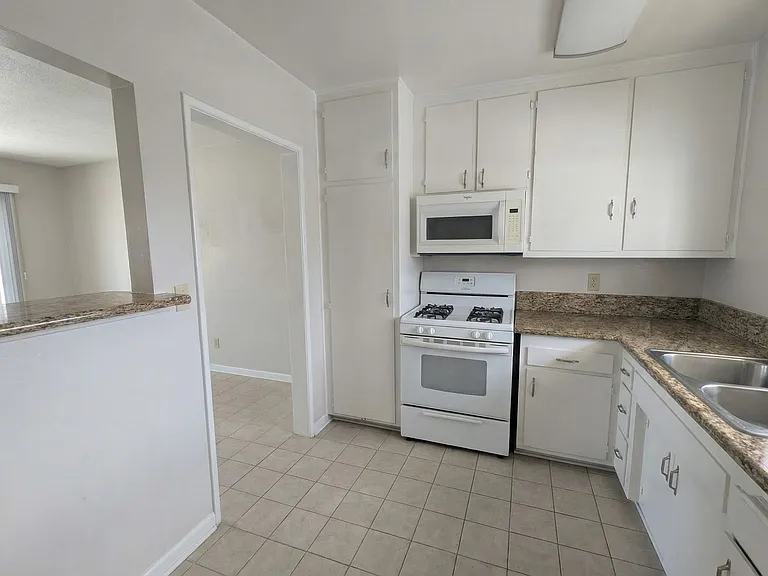 11936 Burbank Blvd — Photo 20