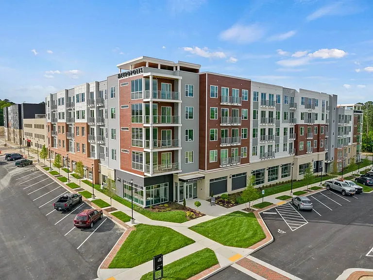 Metropolis Apartments — Photo 44