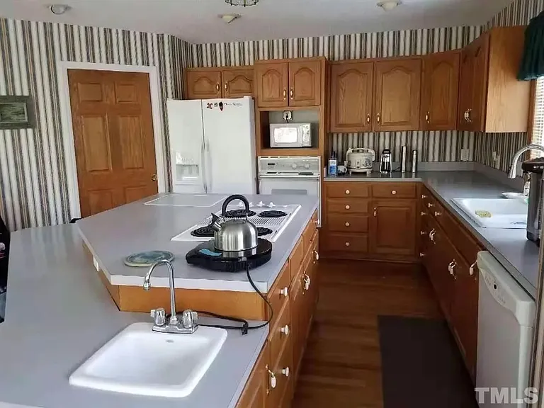 1010 Kingsway Dr — Photo 13