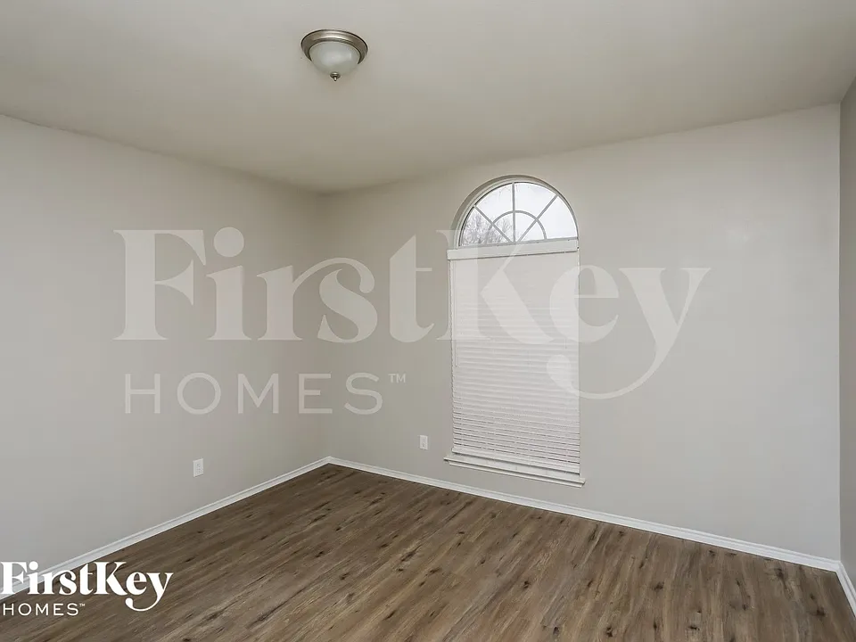 1521 Vista Ridge Dr
