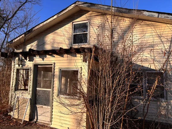 325 Lilac Dr, Walkerton, IN 46574