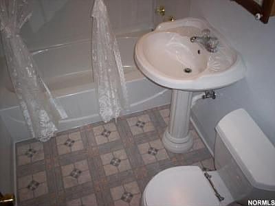 4th image of 18320 Parkmount Ave