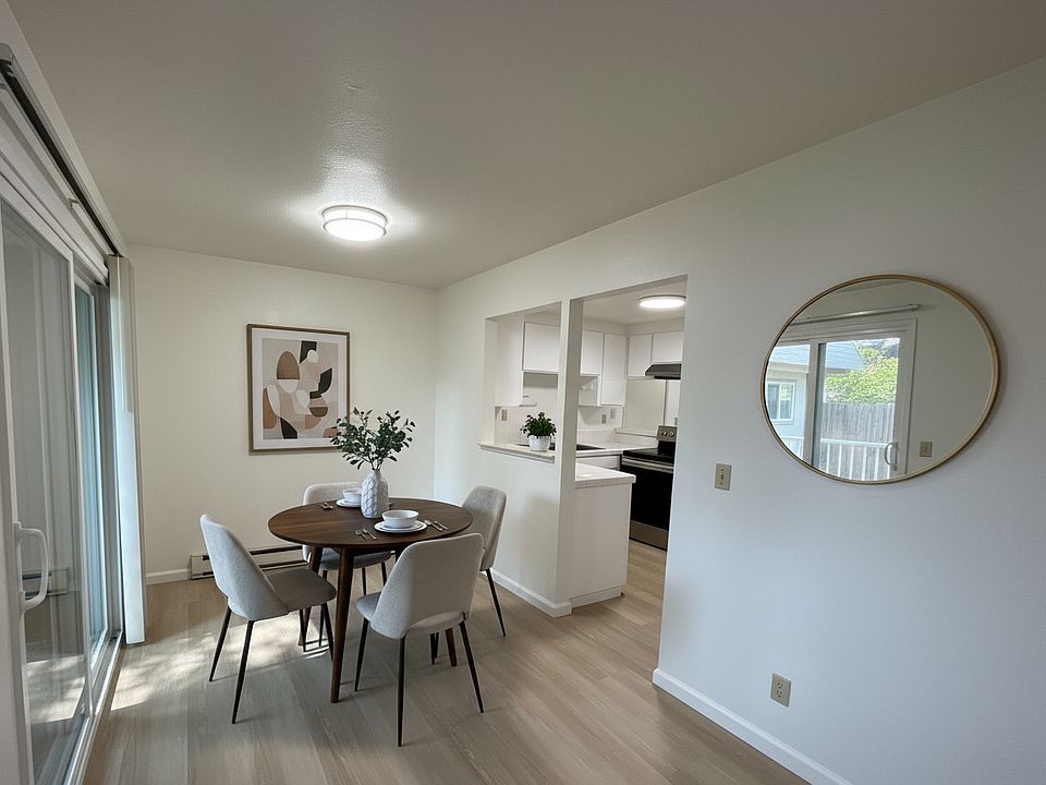 dining room virtually staged