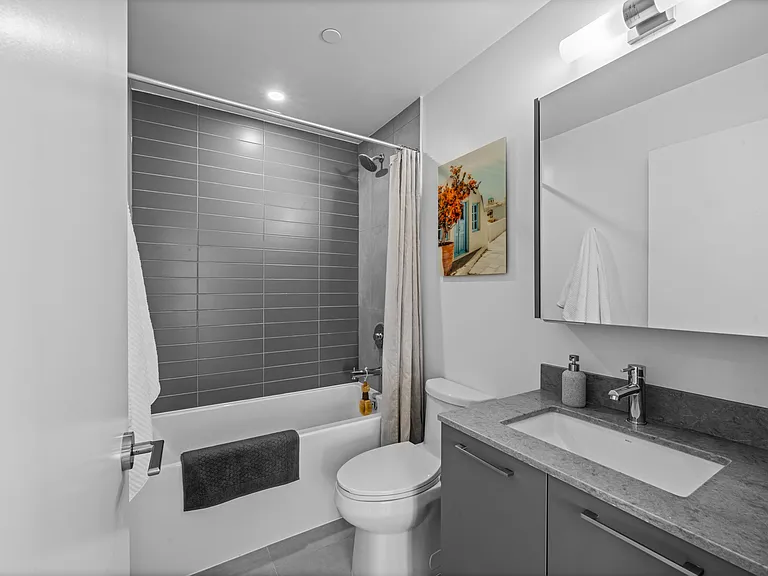 101 Roehampton Ave — Photo 64
