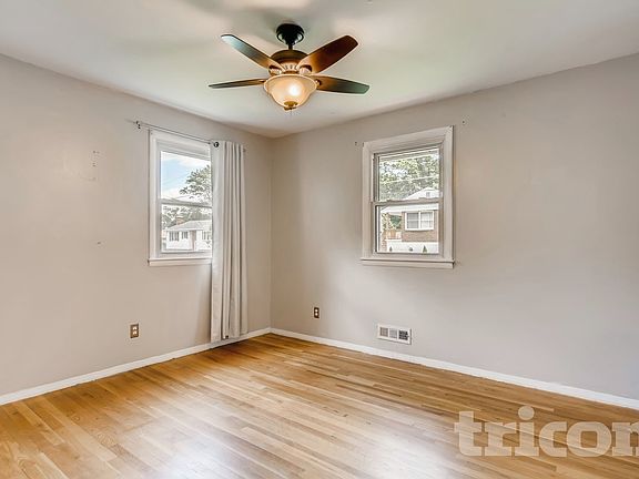 5th image of 9616 10th Ave