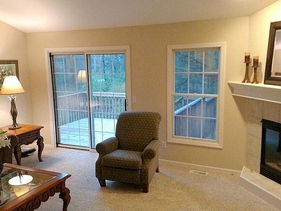 3rd image of 9653 Hiawatha Dr