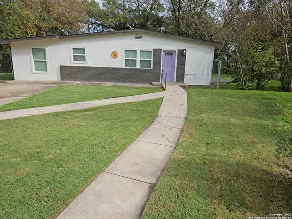 102 SANDLEDGE DR, San Antonio, TX 78219