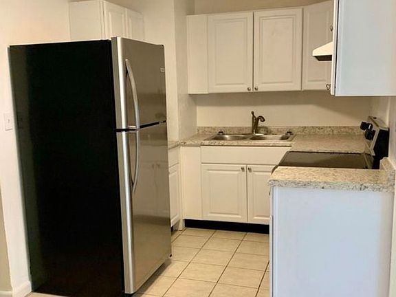 4th image of 1026 Lewis Dr