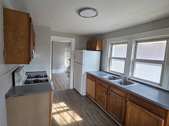 3rd image of 124 2nd Ave APT D