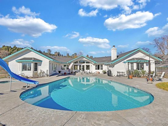 1212 Green Meadow Ct, Murphys, CA 95247