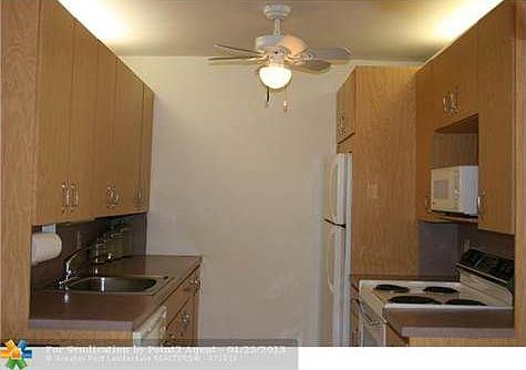 4th image of 1008 Newport Dr #G
