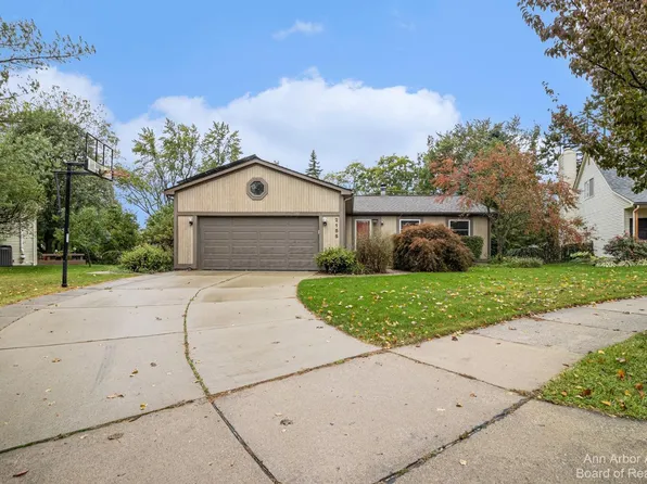 2155 Ardenne Dr, Ann Arbor, MI 48105