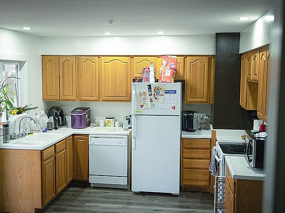 5th image of 1241 Francis Ave